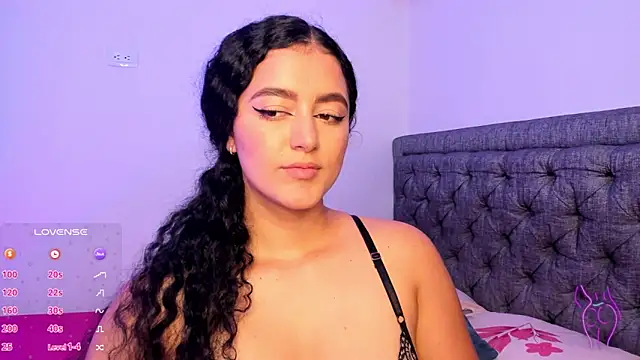 Adhara-zanne online show from 11-17-25, 09:15