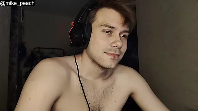 Snapshot of mike_peach chatting on 11-28-25, 08:28 mike peach online show from 11-28-25, 08:28