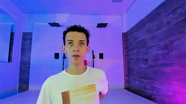 Snapshot of Maisondavis_ chatting on 12-04-24, 02:42 Maisondavis online show from 12-04-24, 02:42