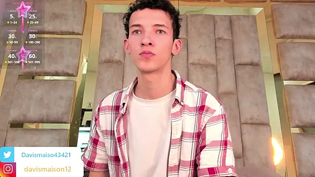 Snapshot of Maisondavis_ chatting on 12-12-24, 12:16 Maisondavis online show from 12-12-24, 12:16