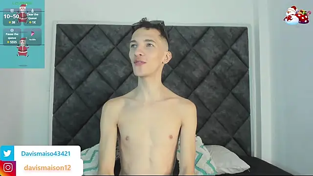 Snapshot of Maisondavis_ chatting on 12-18-24, 10:24 Maisondavis online show from 12-18-24, 10:24