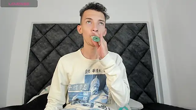 Snapshot of Maisondavis_ chatting on 12-27-24, 10:26 Maisondavis online show from 12-27-24, 10:26