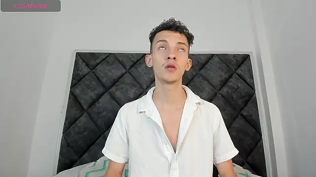 Snapshot of Maisondavis_ chatting on 12-30-24, 10:34 Maisondavis online show from 12-30-24, 10:34