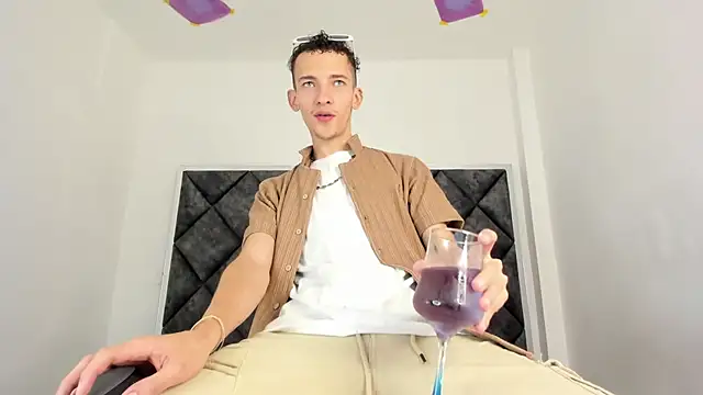 Snapshot of Maisondavis_ chatting on 12-31-24, 07:18 Maisondavis online show from 12-31-24, 07:18