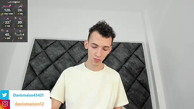 Snapshot of Maisondavis_ chatting on 01-07-25, 10:41 Maisondavis online show from 01-07-25, 10:41