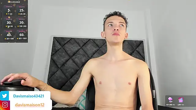 Snapshot of Maisondavis_ chatting on 01-09-25, 01:08 Maisondavis online show from 01-09-25, 01:08