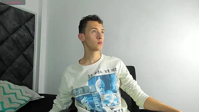 Snapshot of Maisondavis_ chatting on 01-13-25, 10:45 Maisondavis online show from 01-13-25, 10:45