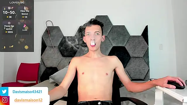 Snapshot of Maisondavis_ chatting on 01-16-25, 10:34 Maisondavis online show from 01-16-25, 10:34