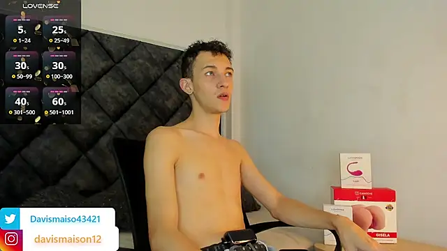 Snapshot of Maisondavis_ chatting on 01-20-25, 10:15 Maisondavis online show from 01-20-25, 10:15