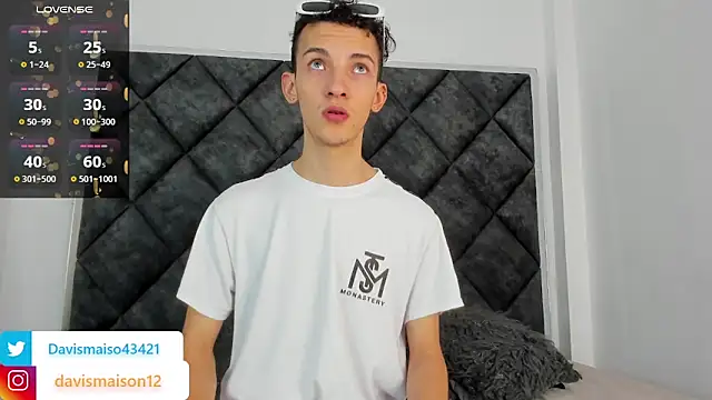 Snapshot of Maisondavis_ chatting on 01-21-25, 10:08 Maisondavis online show from 01-21-25, 10:08