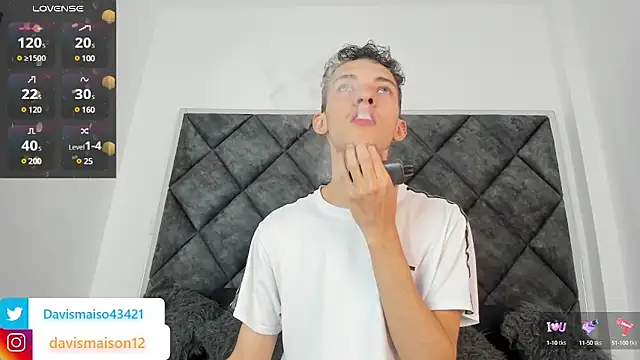 Snapshot of Maisondavis_ chatting on 01-22-25, 10:05 Maisondavis online show from 01-22-25, 10:05