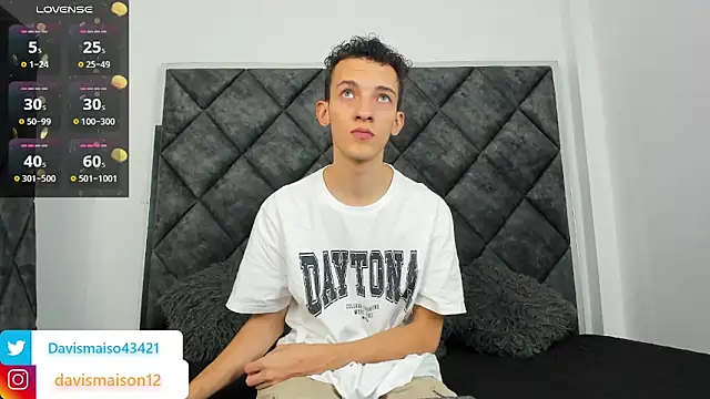 Snapshot of Maisondavis_ chatting on 01-27-25, 09:22 Maisondavis online show from 01-27-25, 09:22