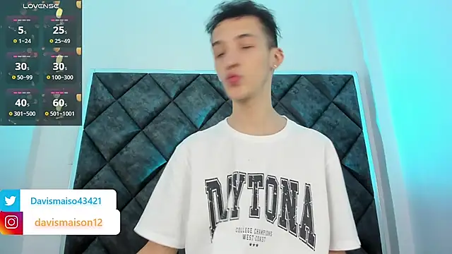 Snapshot of Maisondavis_ chatting on 01-28-25, 09:50 Maisondavis online show from 01-28-25, 09:50