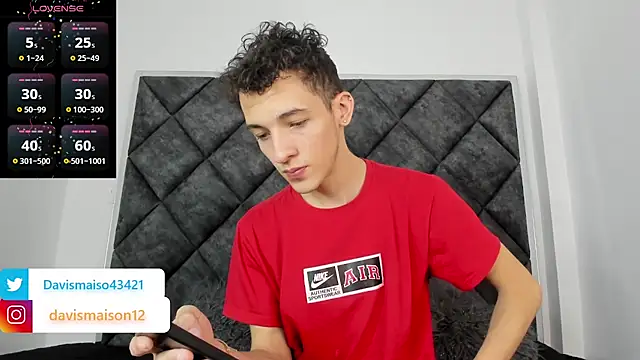 Snapshot of Maisondavis_ chatting on 01-29-25, 09:50 Maisondavis online show from 01-29-25, 09:50