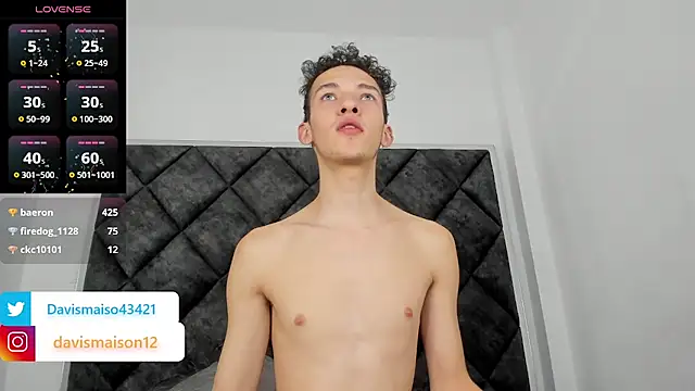 Snapshot of Maisondavis_ chatting on 02-01-25, 12:51 Maisondavis online show from 02-01-25, 12:51