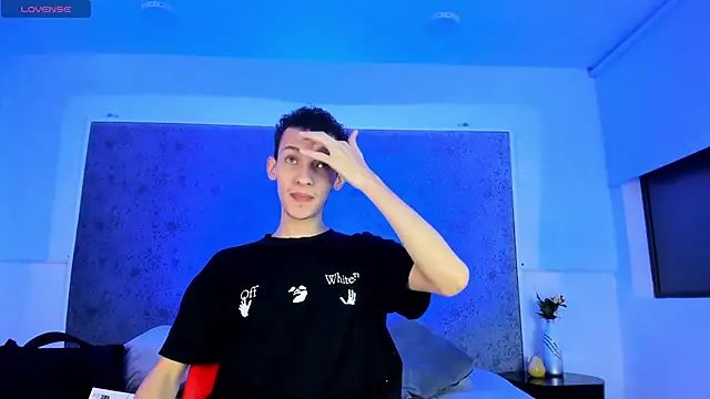 Snapshot of Maisondavis_ chatting on 02-05-25, 09:50 Maisondavis online show from 02-05-25, 09:50