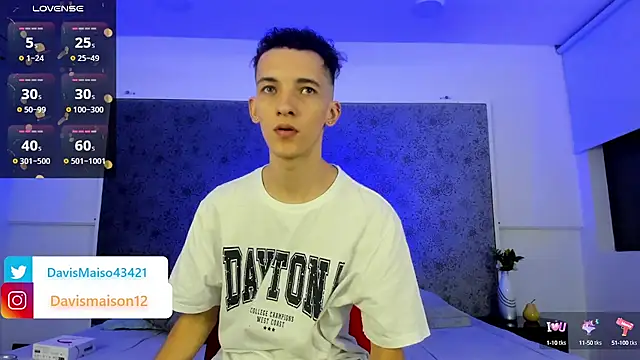 Snapshot of Maisondavis_ chatting on 02-06-25, 09:17 Maisondavis online show from 02-06-25, 09:17