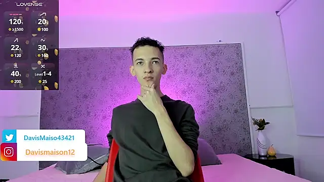 Snapshot of Maisondavis_ chatting on 02-11-25, 10:07 Maisondavis online show from 02-11-25, 10:07