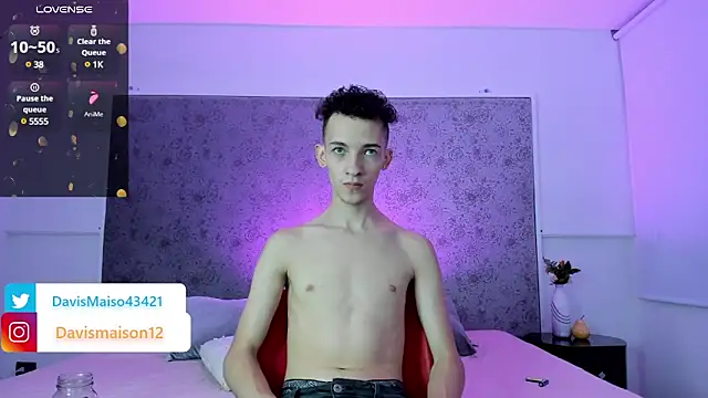 Snapshot of Maisondavis_ chatting on 02-12-25, 09:43 Maisondavis online show from 02-12-25, 09:43