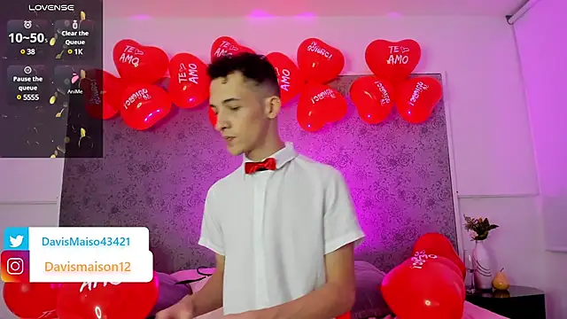 Snapshot of Maisondavis_ chatting on 02-14-25, 09:53 Maisondavis online show from 02-14-25, 09:53