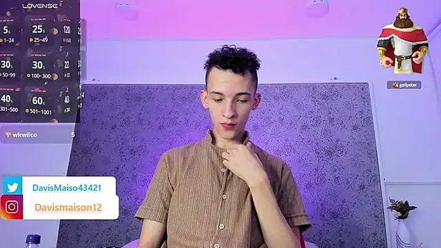 Snapshot of Maisondavis_ chatting on 02-18-25, 12:48 Maisondavis online show from 02-18-25, 12:48