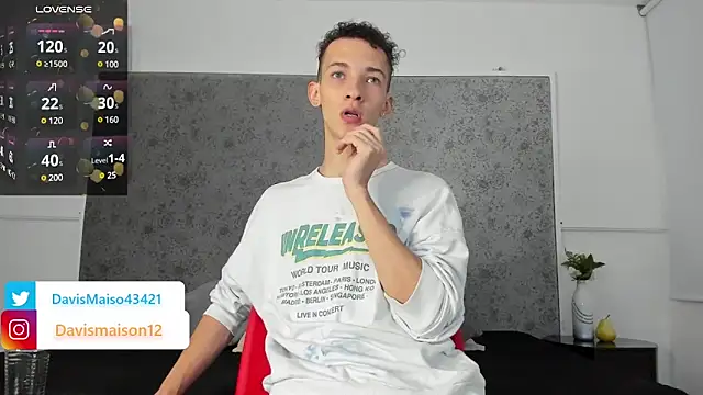 Snapshot of Maisondavis_ chatting on 02-18-25, 09:09 Maisondavis online show from 02-18-25, 09:09