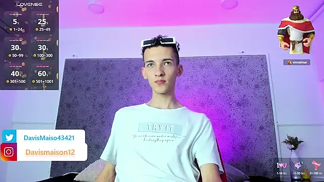 Snapshot of Maisondavis_ chatting on 02-24-25, 11:52 Maisondavis online show from 02-24-25, 11:52