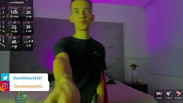 Snapshot of Maisondavis_ chatting on 02-25-25, 09:35 Maisondavis online show from 02-25-25, 09:35