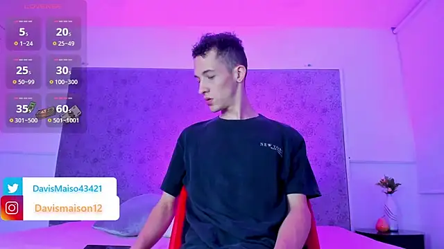 Snapshot of Maisondavis_ chatting on 03-05-25, 10:21 Maisondavis online show from 03-05-25, 10:21