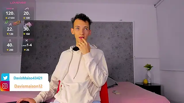 Snapshot of Maisondavis_ chatting on 03-06-25, 09:09 Maisondavis online show from 03-06-25, 09:09