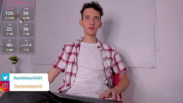 Snapshot of Maisondavis_ chatting on 03-10-25, 09:18 Maisondavis online show from 03-10-25, 09:18