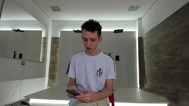 Snapshot of Maisondavis_ chatting on 03-14-25, 08:28 Maisondavis online show from 03-14-25, 08:28