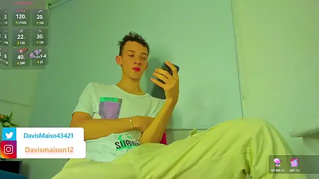 Snapshot of Maisondavis_ chatting on 03-17-25, 09:45 Maisondavis online show from 03-17-25, 09:45