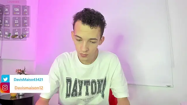 Snapshot of Maisondavis_ chatting on 03-18-25, 10:04 Maisondavis online show from 03-18-25, 10:04