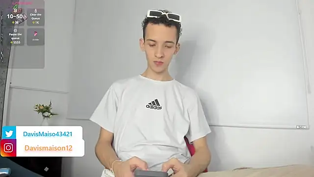 Snapshot of Maisondavis_ chatting on 03-19-25, 08:54 Maisondavis online show from 03-19-25, 08:54