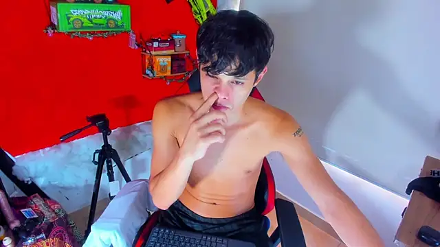 LilOwen  online show from 10-22-25, 06:29