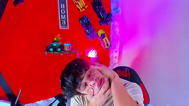 LilOwen  online show from 11-10-25, 07:24