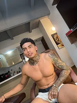 Snapshot of Dominiofit chatting on 12-18-25, 09:32 Dominiofit online show from 12-18-25, 09:32