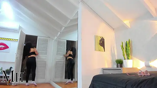 Snapshot of MizzHell chatting on 01-14-25, 11:53 MizzHell online show from 01-14-25, 11:53