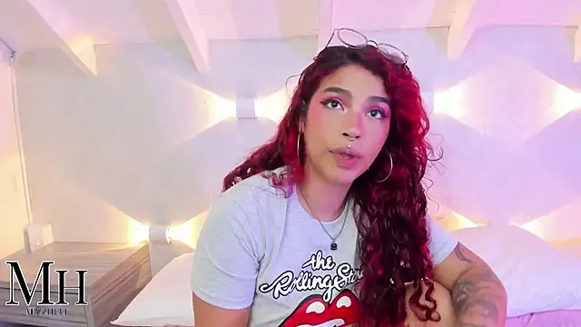 Snapshot of MizzHell chatting on 10-22-25, 12:49 MizzHell online show from 10-22-25, 12:49