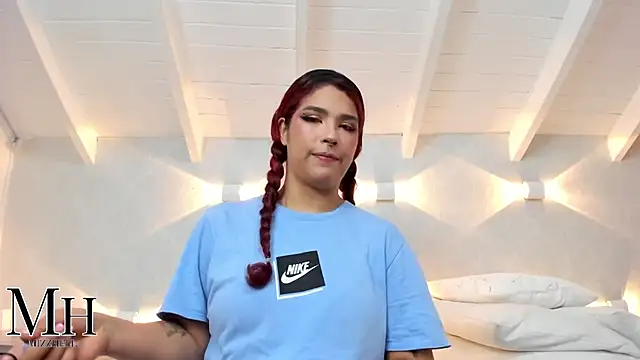 Snapshot of MizzHell chatting on 11-16-25, 12:44 MizzHell online show from 11-16-25, 12:44