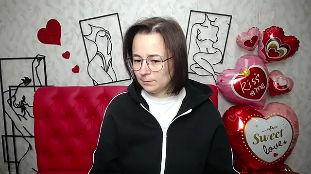 Snapshot of MarieSho chatting on 02-14-25, 07:07 MarieSho online show from 02-14-25, 07:07