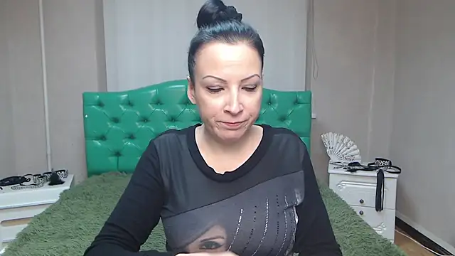 ElizabethSho online show from 12-07-24, 09:11