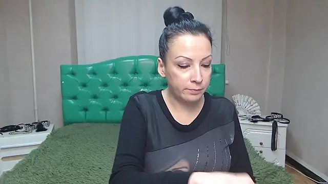 ElizabethSho online show from 12-08-24, 12:18