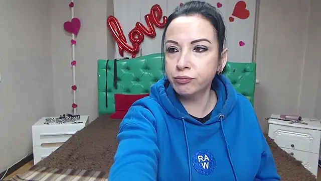 Snapshot of ElizabethSho chatting on 02-11-26, 08:25 ElizabethSho online show from 02-11-26, 08:25