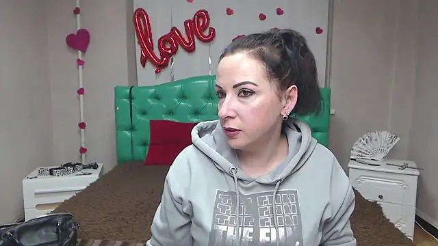 Snapshot of ElizabethSho chatting on 02-28-26, 06:20 ElizabethSho online show from 02-28-26, 06:20