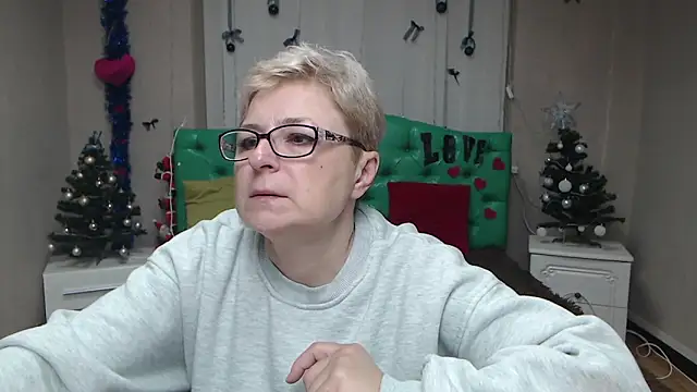 Snapshot of EmiliaGree chatting on 01-11-26, 06:02 EmiliaGree online show from 01-11-26, 06:02