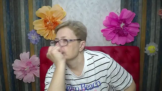 Snapshot of EmiliaGree chatting on 05-28-26, 05:10 EmiliaGree online show from 05-28-26, 05:10