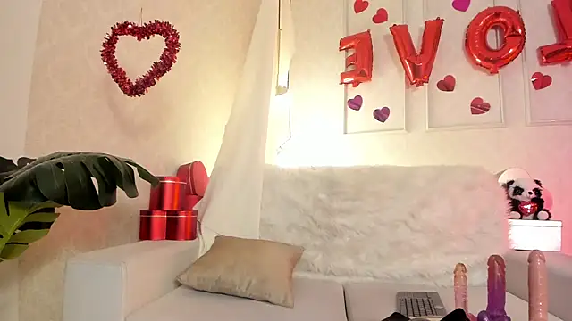 Snapshot of celestelewis chatting on 02-16-25, 12:43 celestelewis online show from 02-16-25, 12:43