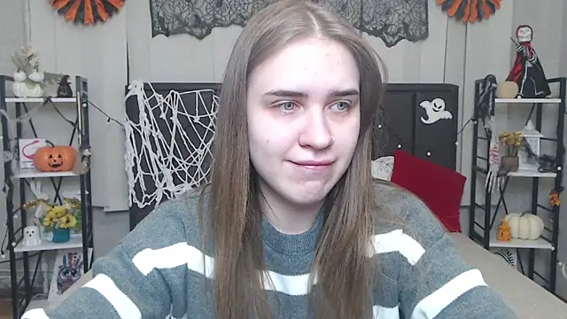 LauraHlot online show from 10-24-25, 05:31